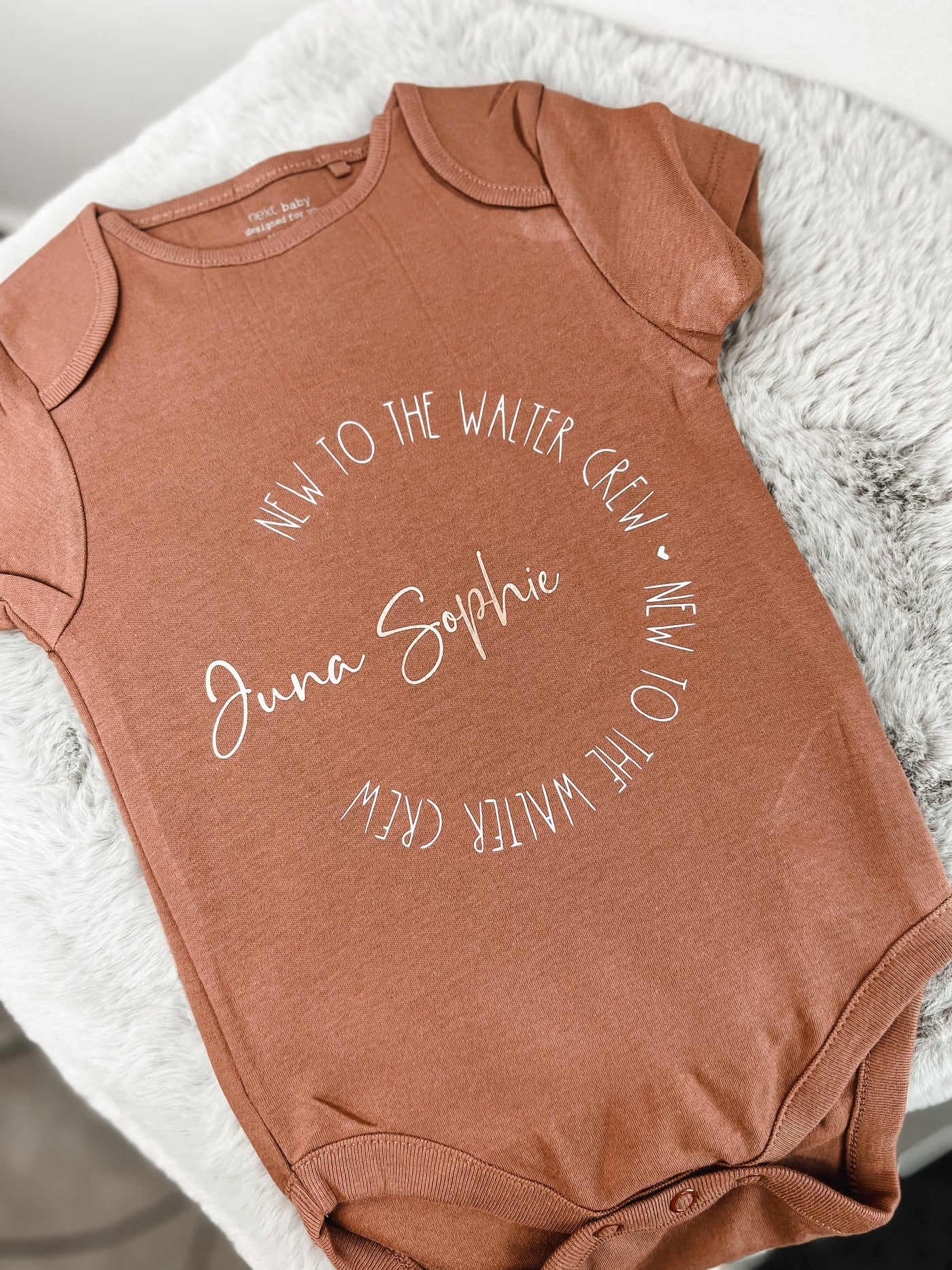 Babybody Design "New to the Crew" | Geschenk zur Geburt, Babyparty [individualisierbar / personalisierbar]