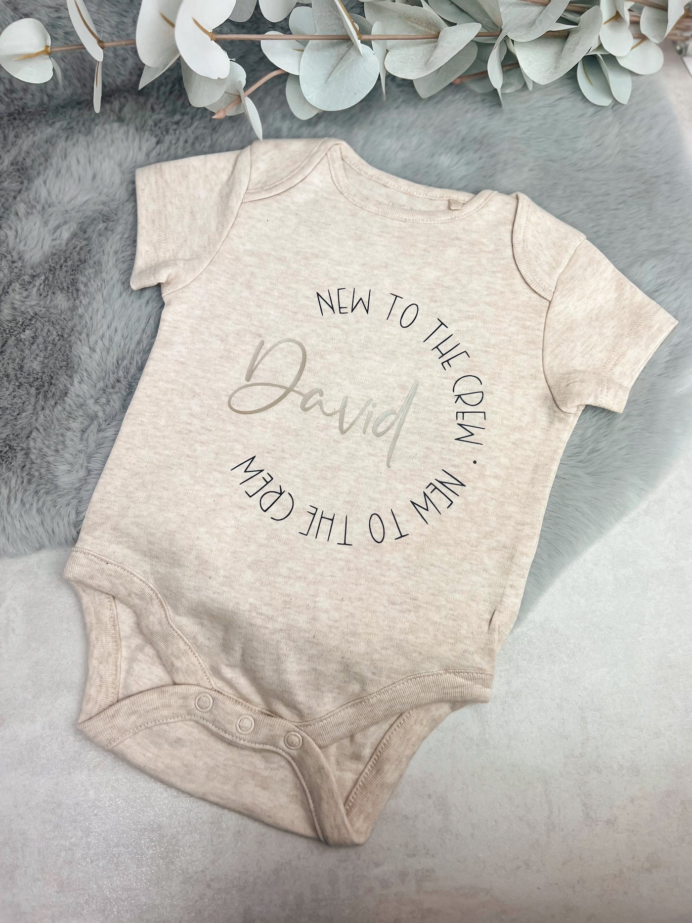 Babybody Design "New to the Crew" | Geschenk zur Geburt, Babyparty [individualisierbar / personalisierbar]