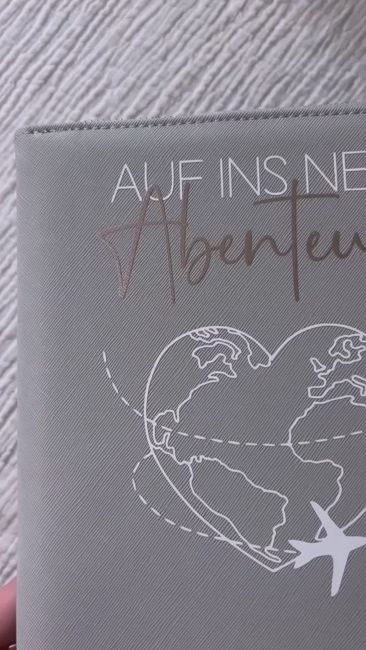 Reiseorganizer Design „Auf ins neue Abenteuer“ | Dokumententasche für Reise- & Impfpässe | [individualisierbar / personalisierbar]