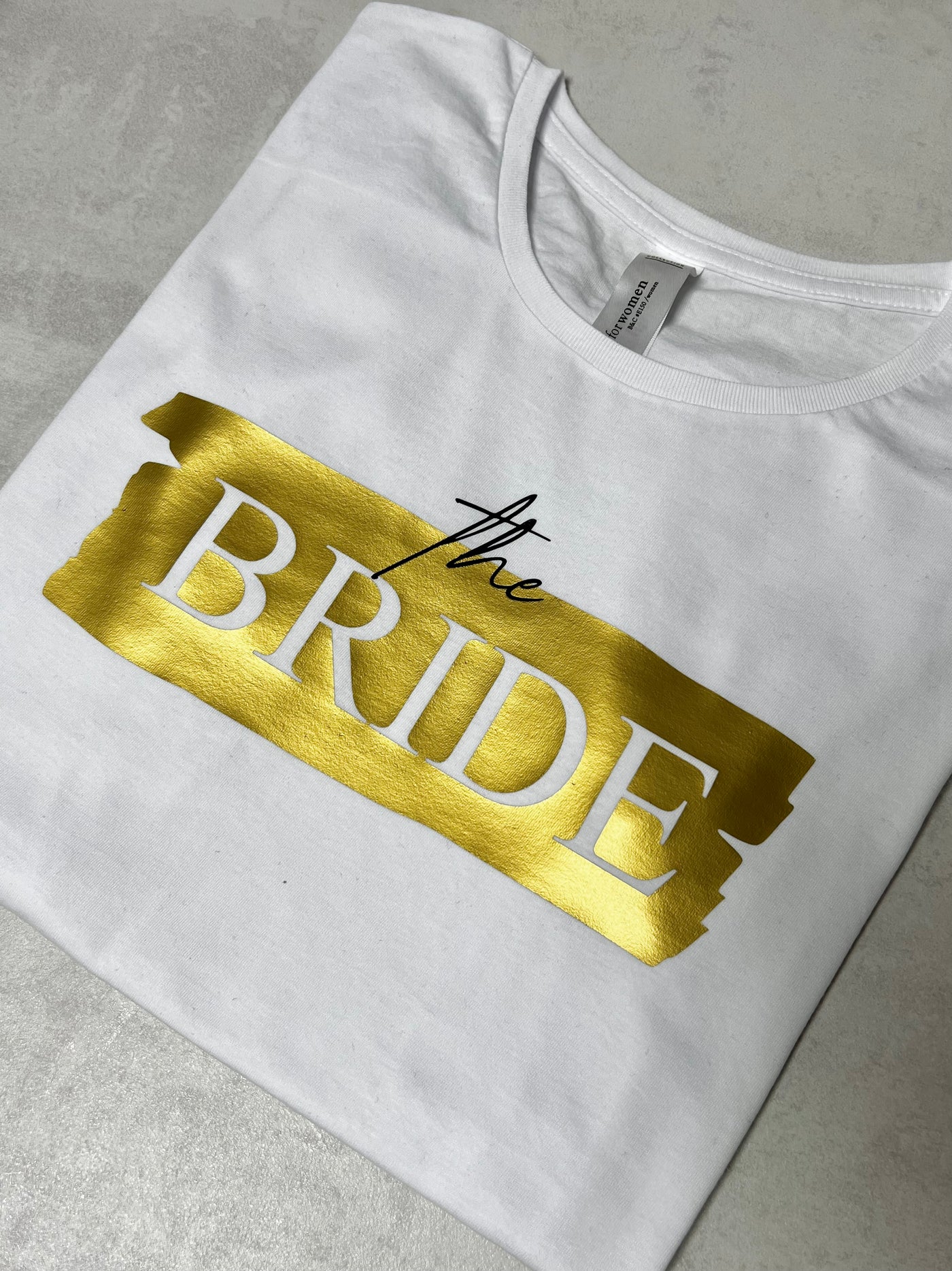 Junggesellenabschied T-Shirt leger Design „the Bride“ | JGA Shirt für die Braut [individualisierbar]