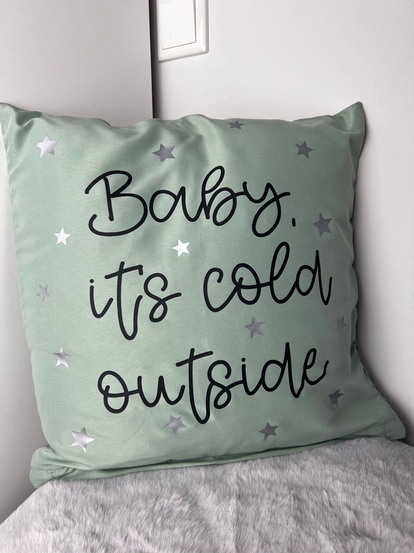 Kissenhülle Design "Baby it's cold outside" | Kissenbezug | Geschenk zum Einzug, Einstand, Weihnachten [individualisierbar / personalisierbar]