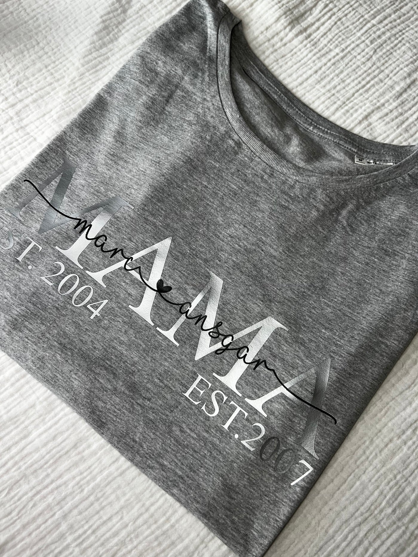 Damen T-Shirt Design „MOM EST. / MAMA SEIT" | Mama Shirt mit Kindernamen & Geburtsjahr [personalisiert / individualisiert]