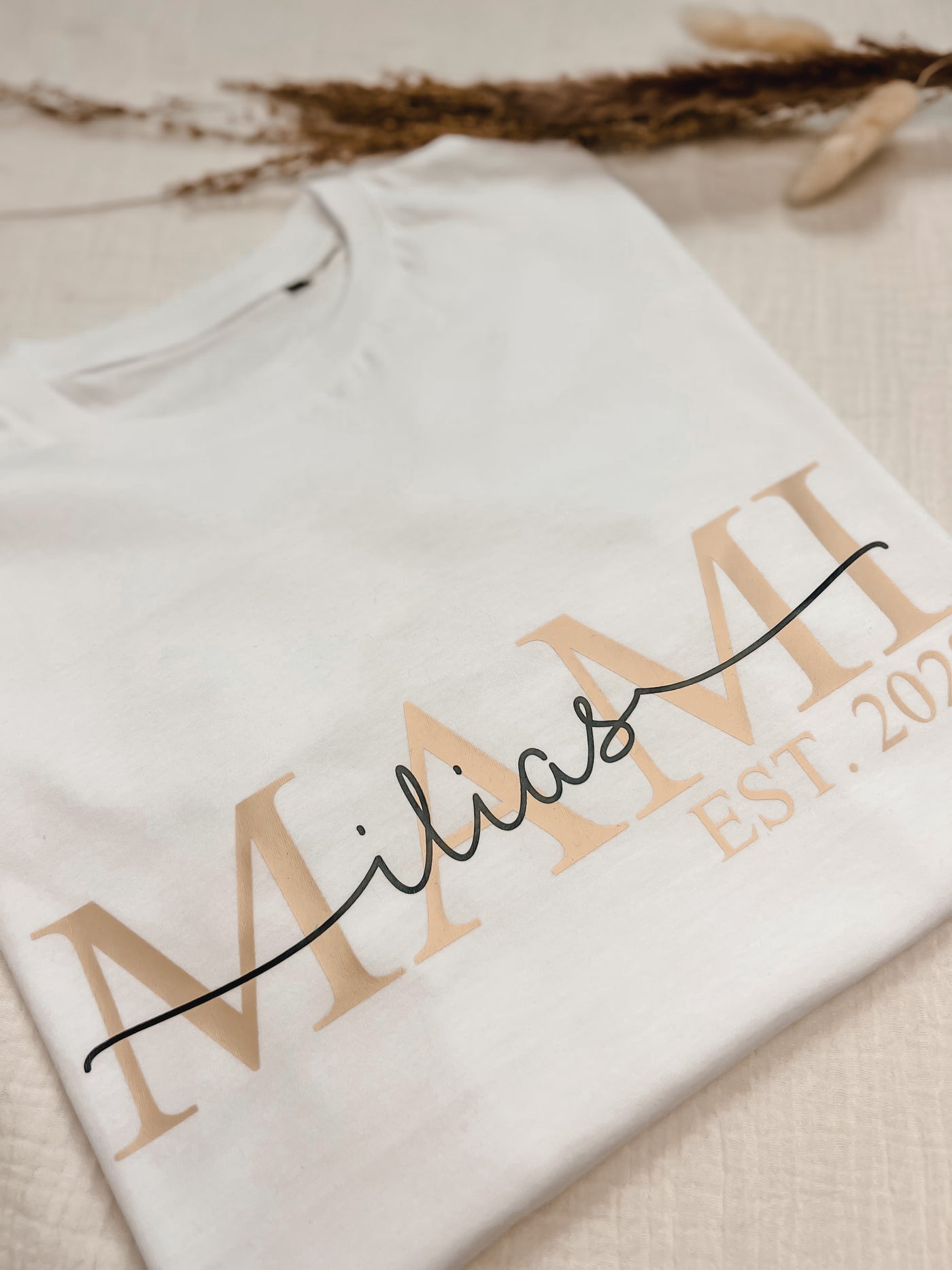 Damen T-Shirt Design „MOM EST. / MAMA SEIT" | Mama Shirt mit Kindernamen & Geburtsjahr [personalisiert / individualisiert]