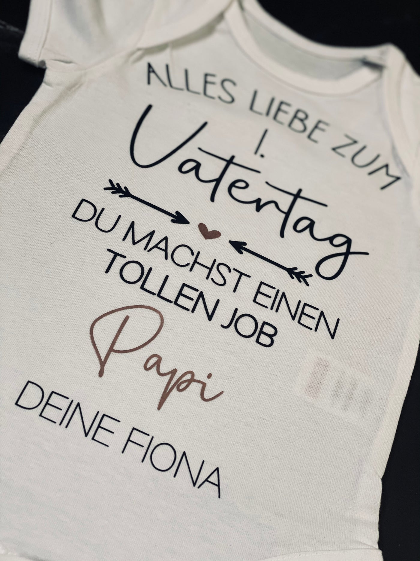 Babybody Design "erster Vatertag" | Überraschung für Papas | Kurzarmbody mit Text [individualisierbar / personalisierbar]