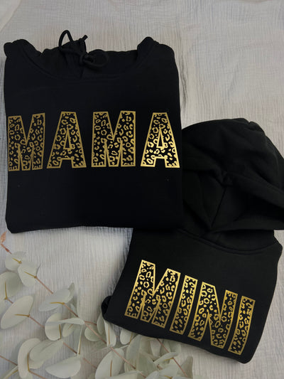 Damen Hoodie Design „Wild MAMA“ | MAMA Pulli mit Leoprint | Partnerlook Hoodie MAMA & MINI | [individualisierbar]