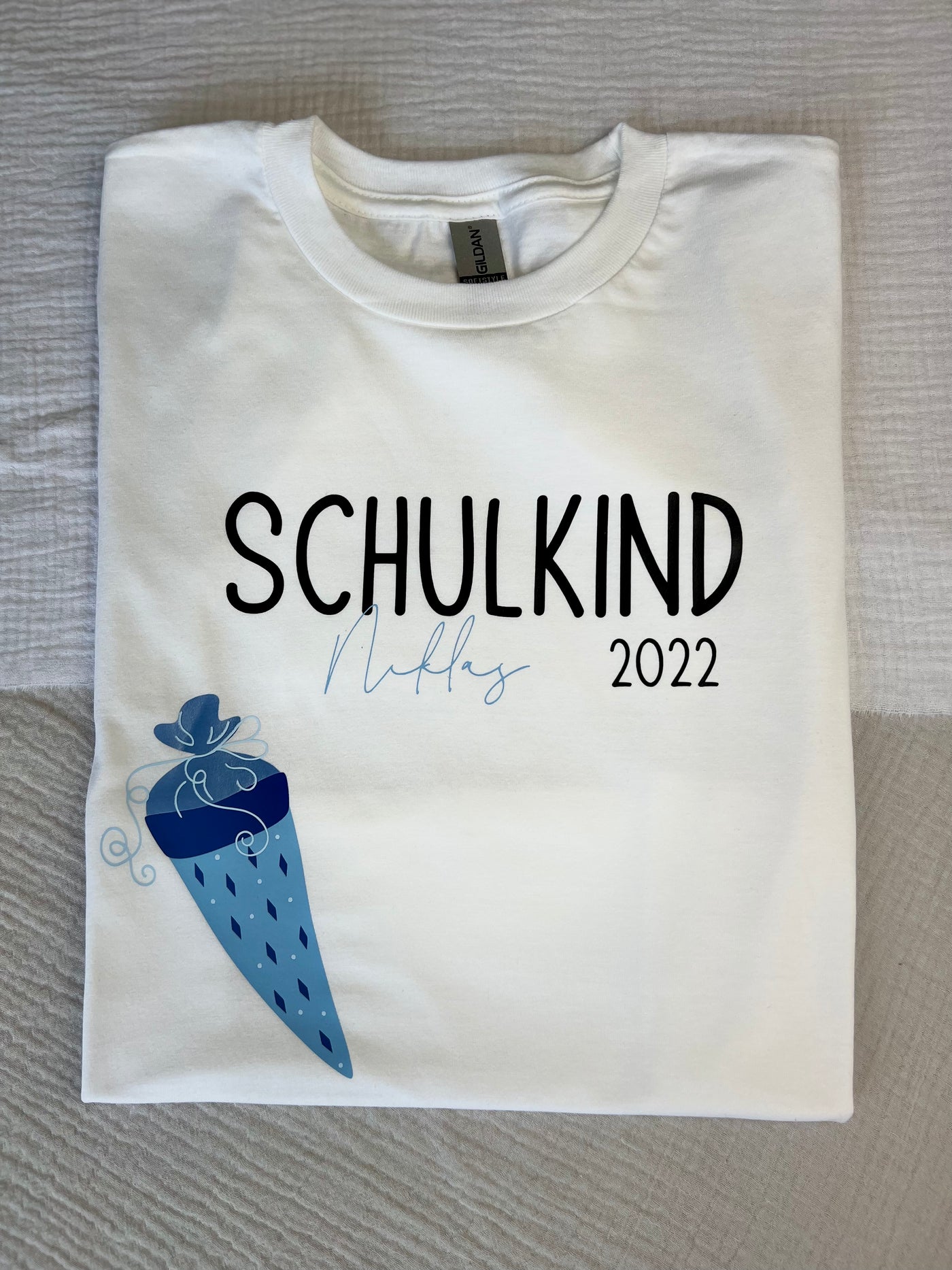 Kinder T-Shirt Design "Schulkind Schultüte" | Kids Shirt zum Schulbeginn | Geschenk Schulanfang [individualisierbar / personalisierbar]