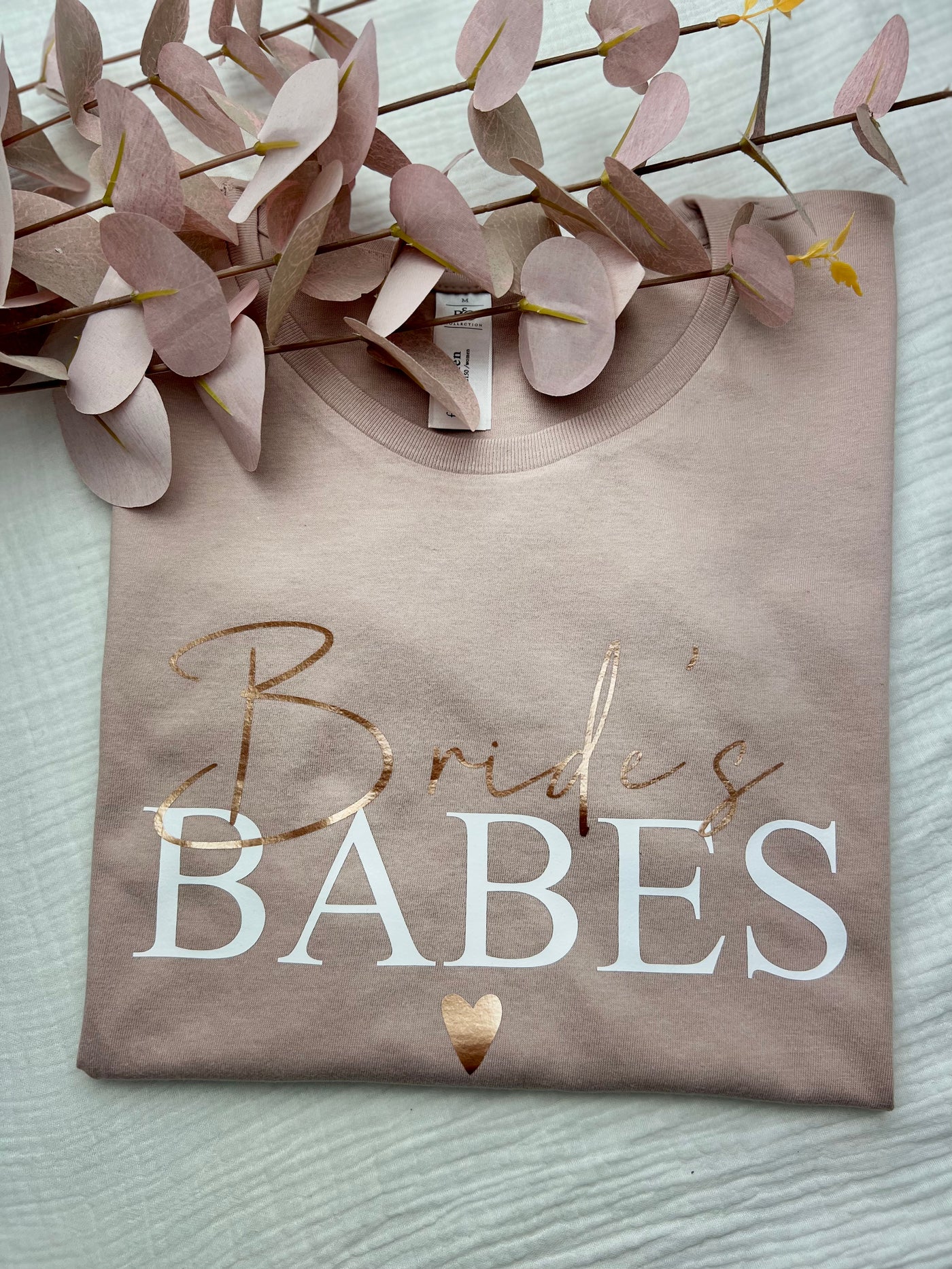 Junggesellenabschied T-Shirt leger Design „Bride & Babes“ | JGA Shirt für die Babes [individualisierbar]