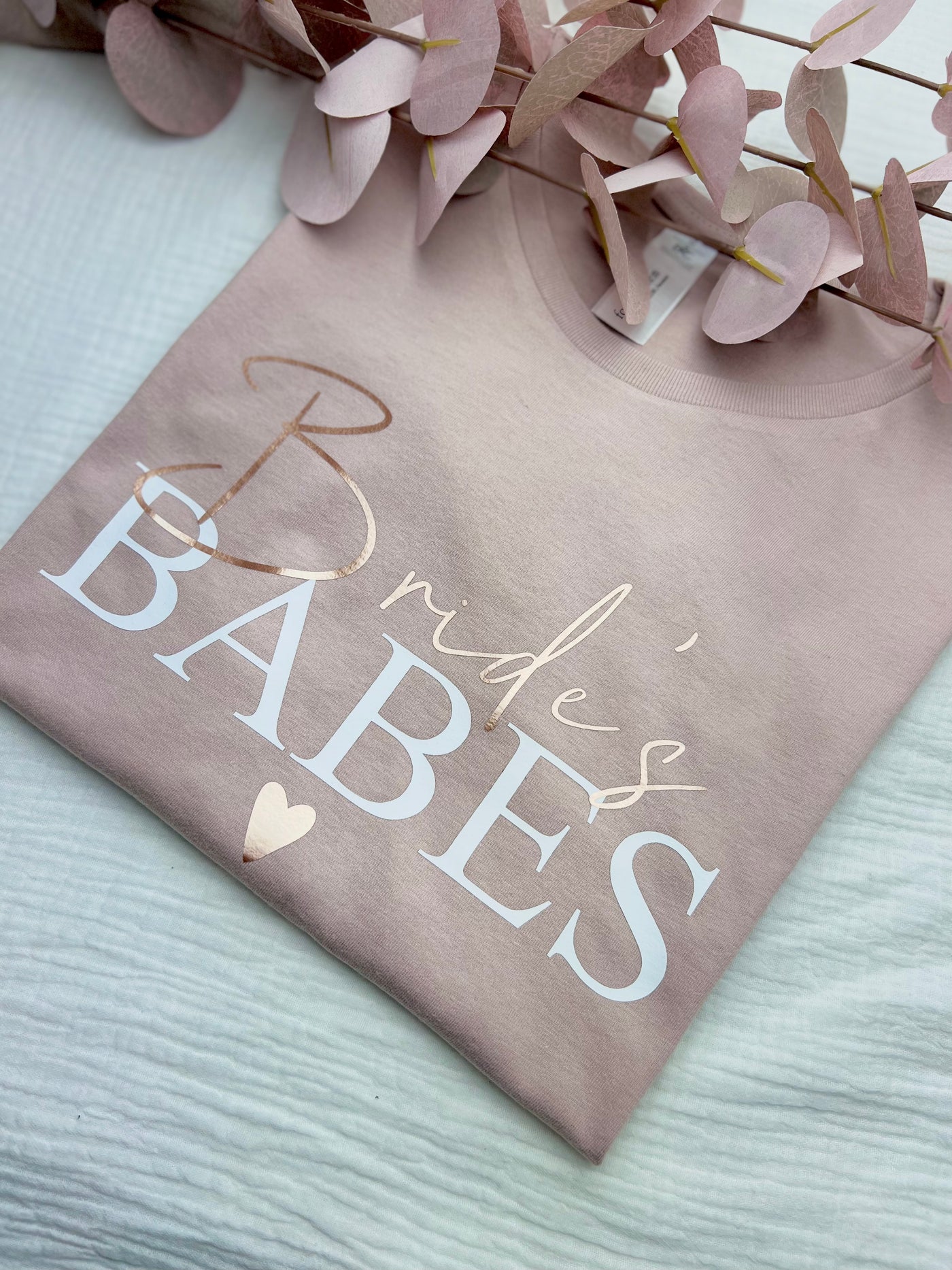 Junggesellenabschied T-Shirt leger Design „Bride & Babes“ | JGA Shirt für die Babes [individualisierbar]