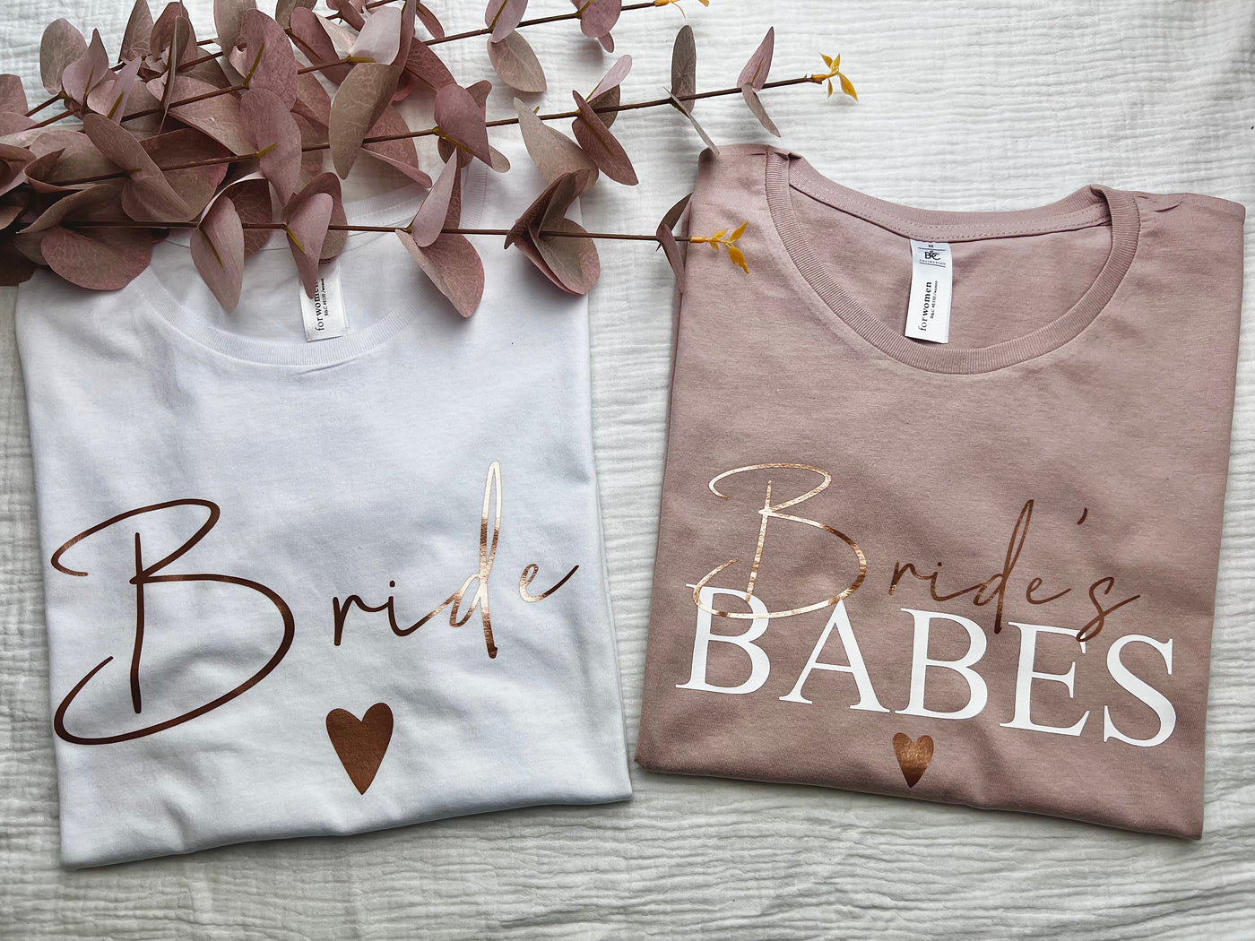 Junggesellenabschied T-Shirt leger Design „Bride & Babes“ | JGA Shirt für die Braut [individualisierbar]