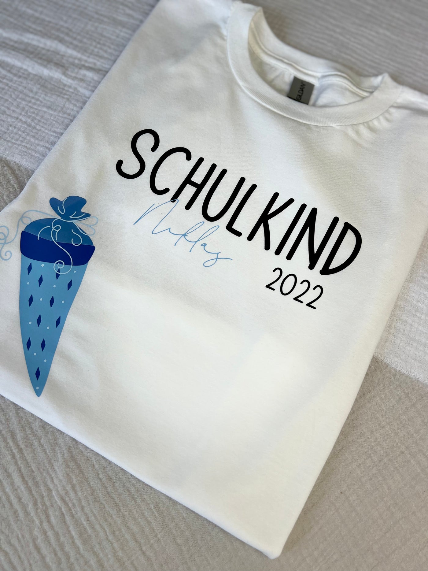 Kinder T-Shirt Design "Schulkind Schultüte" | Kids Shirt zum Schulbeginn | Geschenk Schulanfang [individualisierbar / personalisierbar]