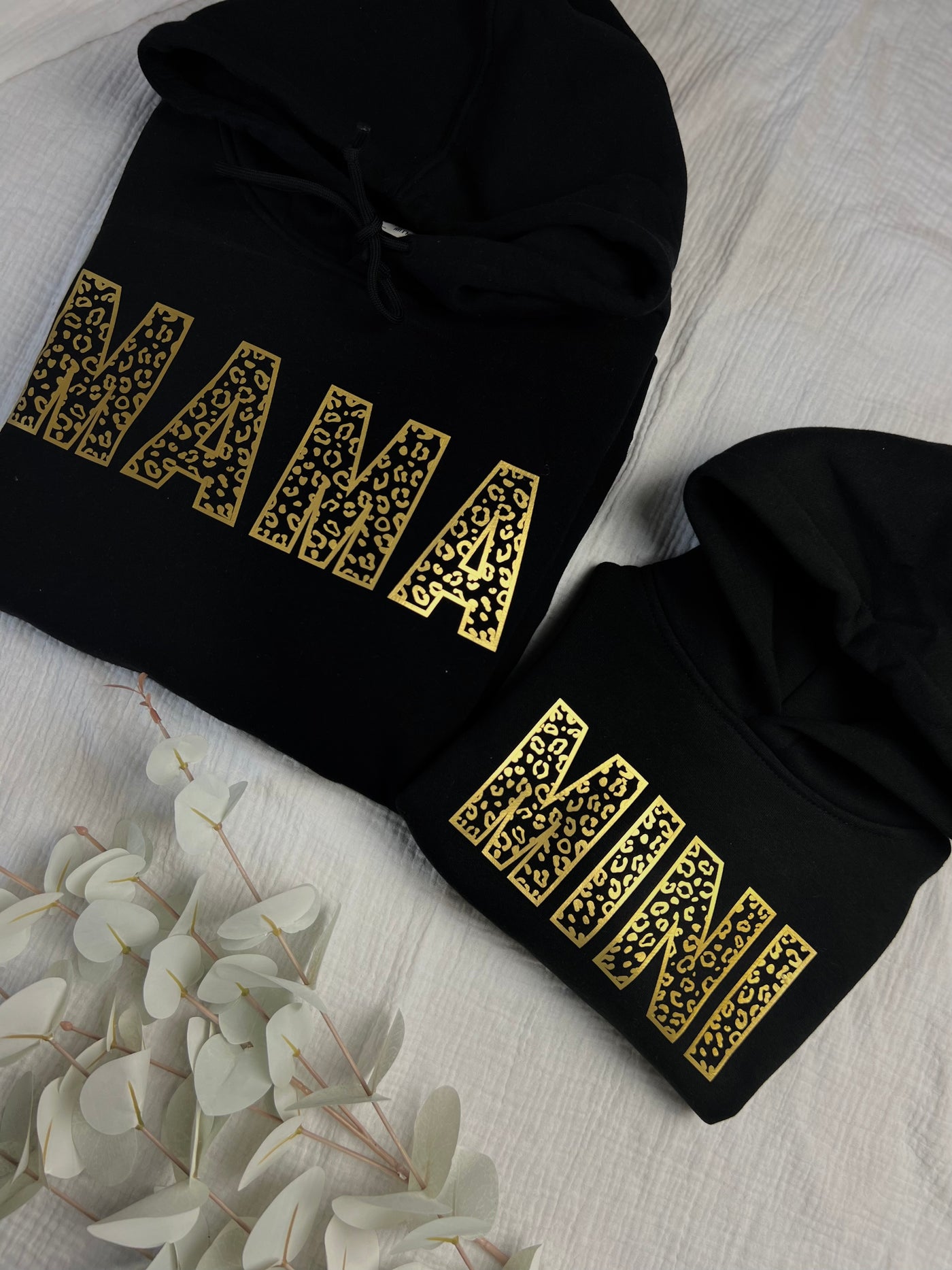 Damen Hoodie Design „Wild MAMA“ | MAMA Pulli mit Leoprint | Partnerlook Hoodie MAMA & MINI | [individualisierbar]