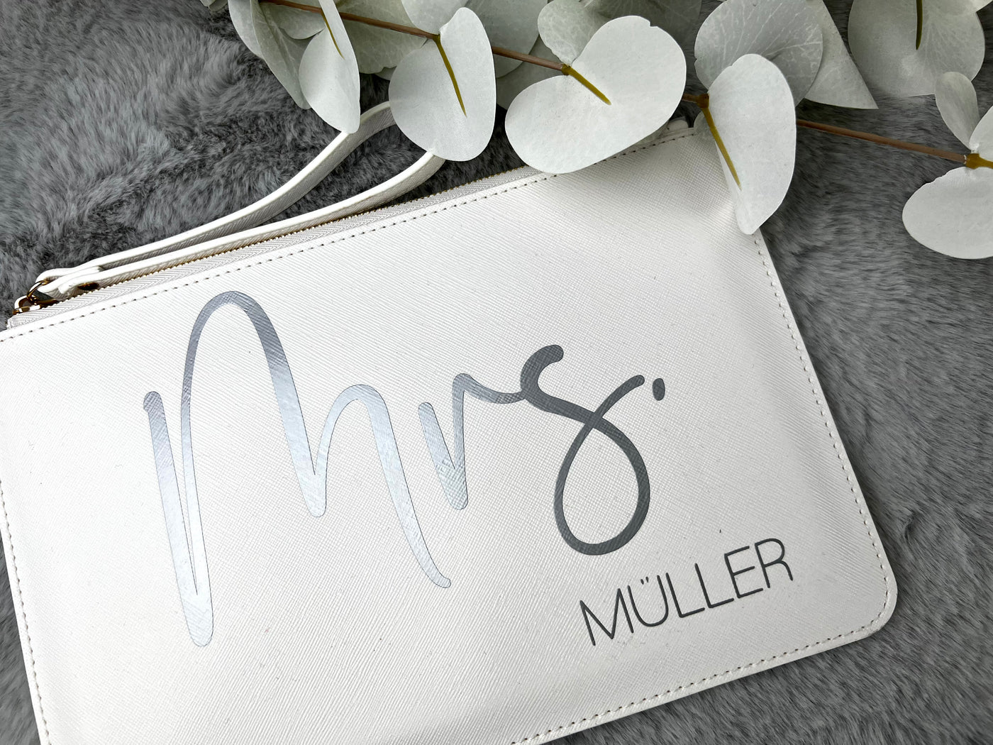 Clutch Design „Mrs.“ | Brauttasche mit Familiennamen [personalisiert / individualisiert]