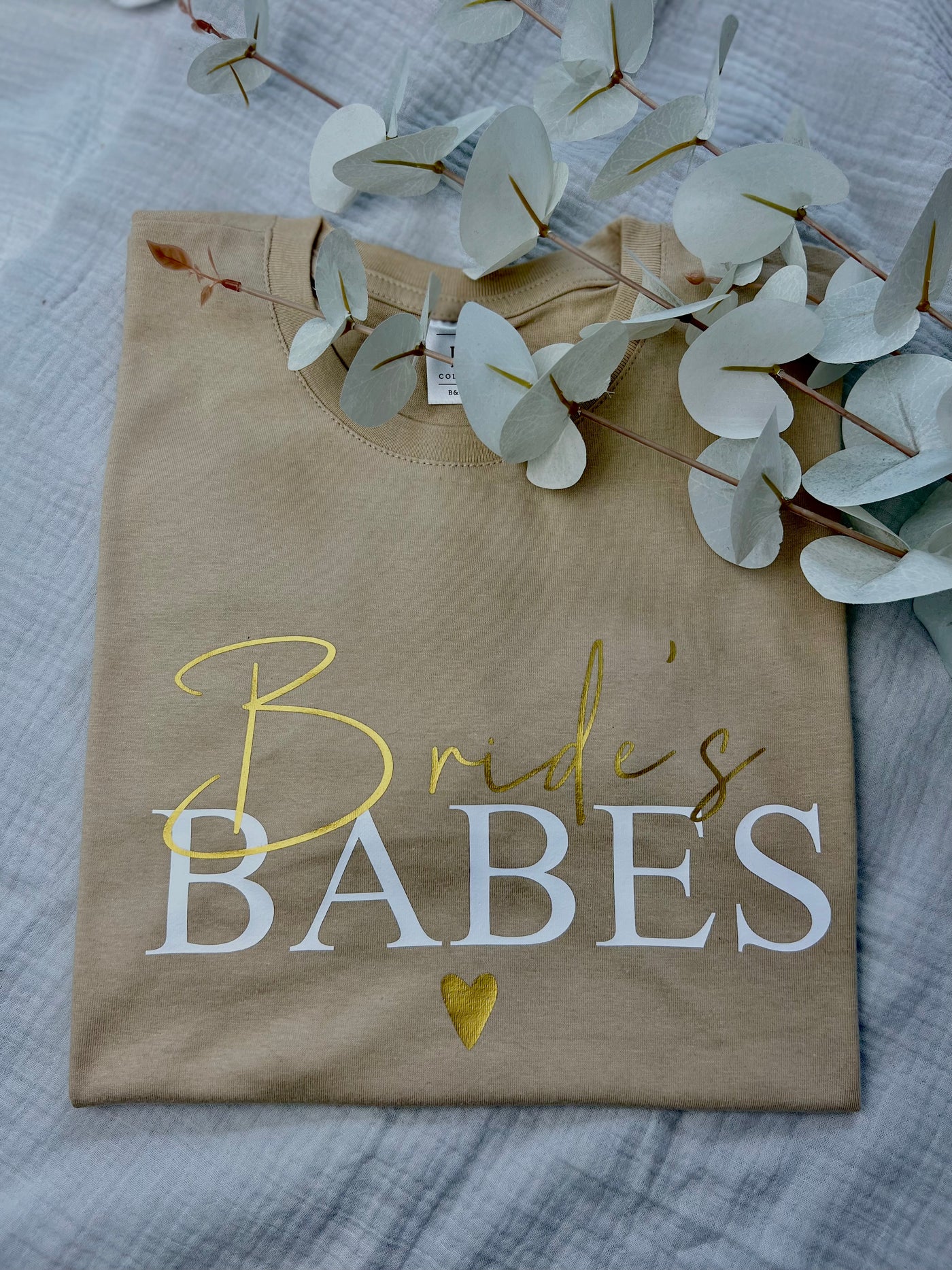 Junggesellenabschied T-Shirt leger Design „Bride & Babes“ | JGA Shirt für die Babes [individualisierbar]