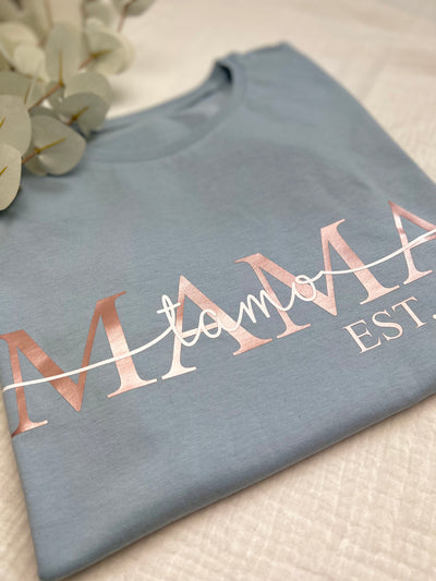 Damen T-Shirt Design „MOM EST. / MAMA SEIT" | Mama Shirt mit Kindernamen & Geburtsjahr [personalisiert / individualisiert]