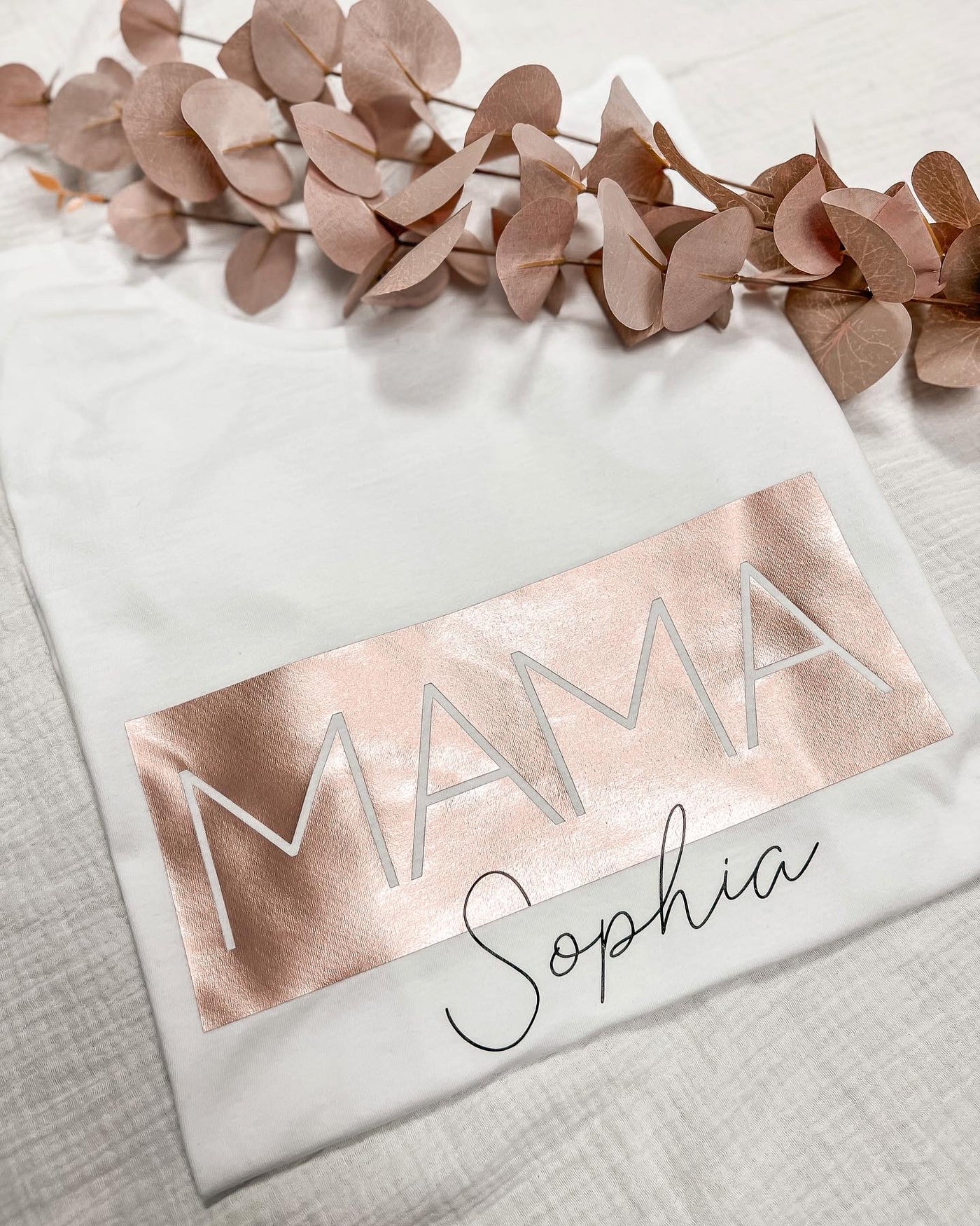 Damen T-Shirt Design „MAMA" | Mama Shirt mit Kindernamen [personalisiert / individualisiert]