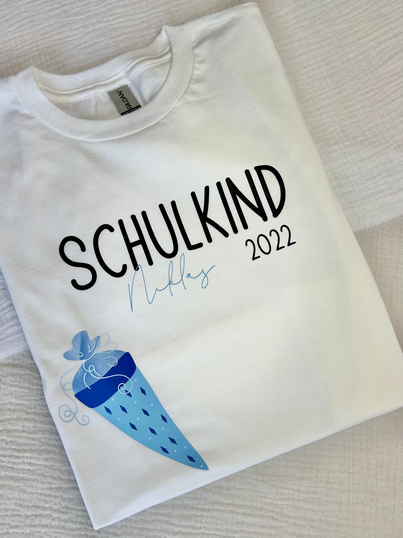 Kinder T-Shirt Design "Schulkind Schultüte" | Kids Shirt zum Schulbeginn | Geschenk Schulanfang [individualisierbar / personalisierbar]