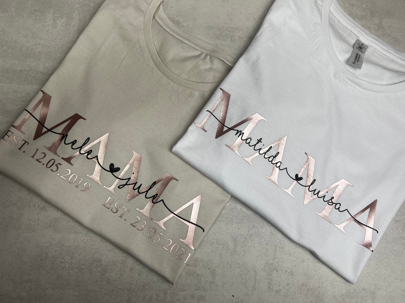 Damen T-Shirt Design „MOM EST. / MAMA SEIT" | Mama Shirt mit Kindernamen & Geburtsjahr [personalisiert / individualisiert]