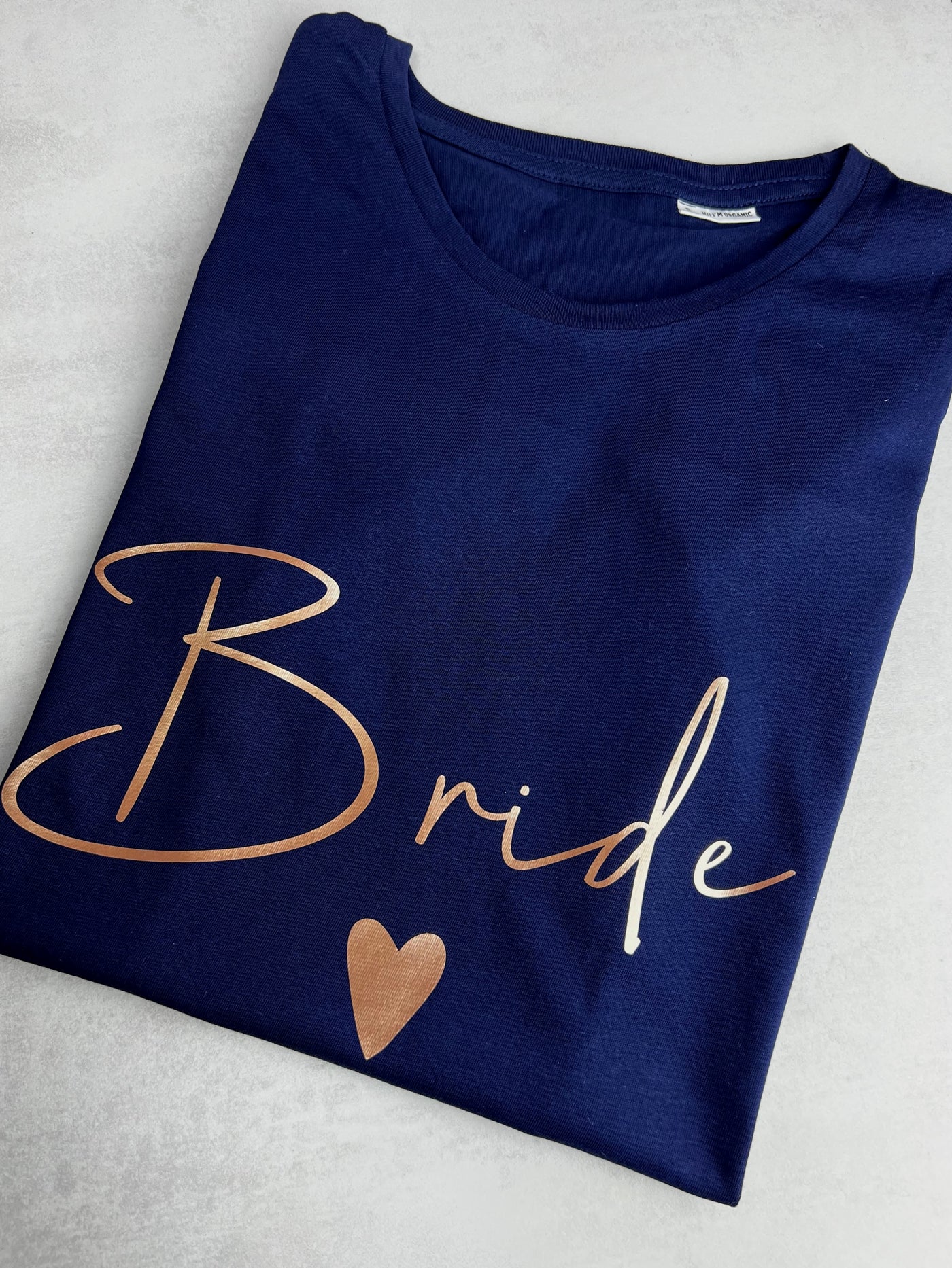 Junggesellenabschied T-Shirt leger Design „Bride & Babes“ | JGA Shirt für die Braut [individualisierbar]